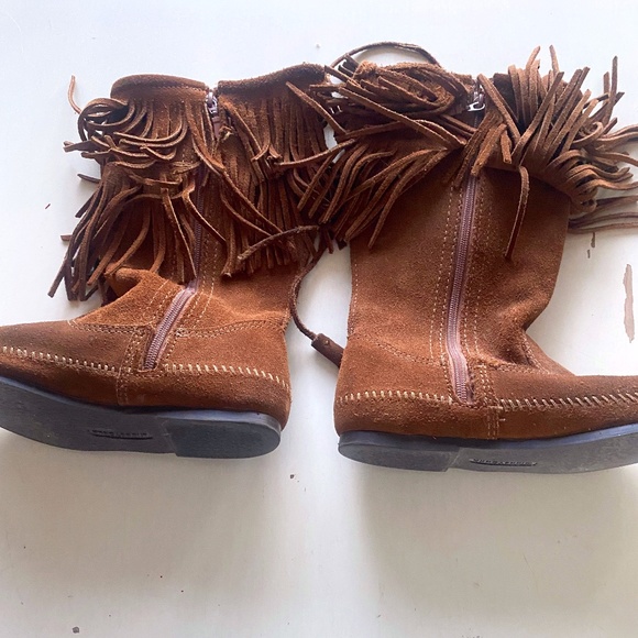 Minnetonka Shoes - Minnetonka Suede Moccasin Boot • 7